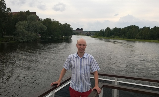 P. Turkulaisen ottama kuva allekirjoittaneesta, taustalla Hämeen linna P. Turkulaisen ottama kuva allekirjoittaneesta, taustalla Hämeen linna.